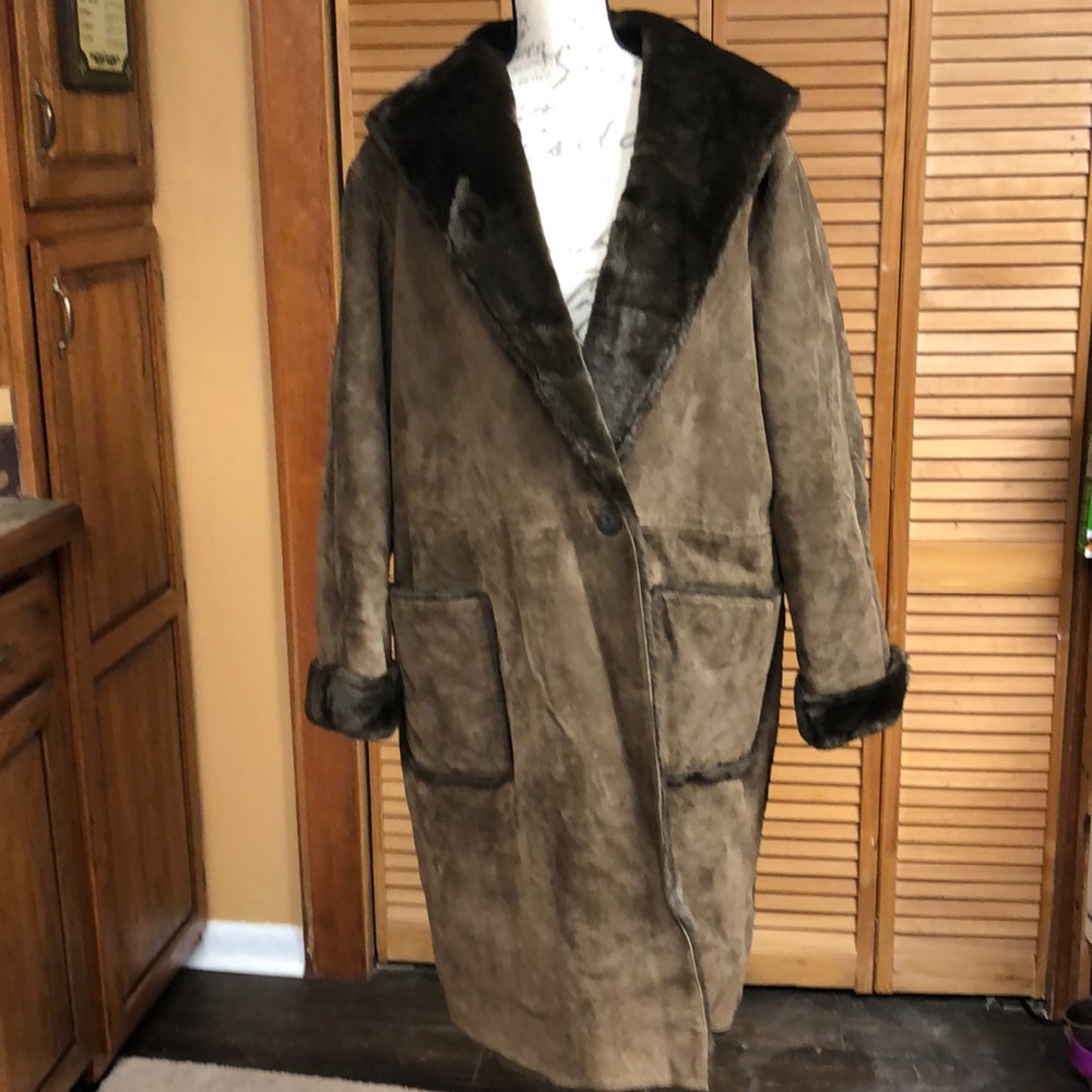 Women’s leather/ Fur Coat